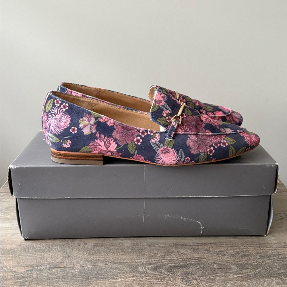 LOFT Floral Velvet Loafers - Picture 5 of 6